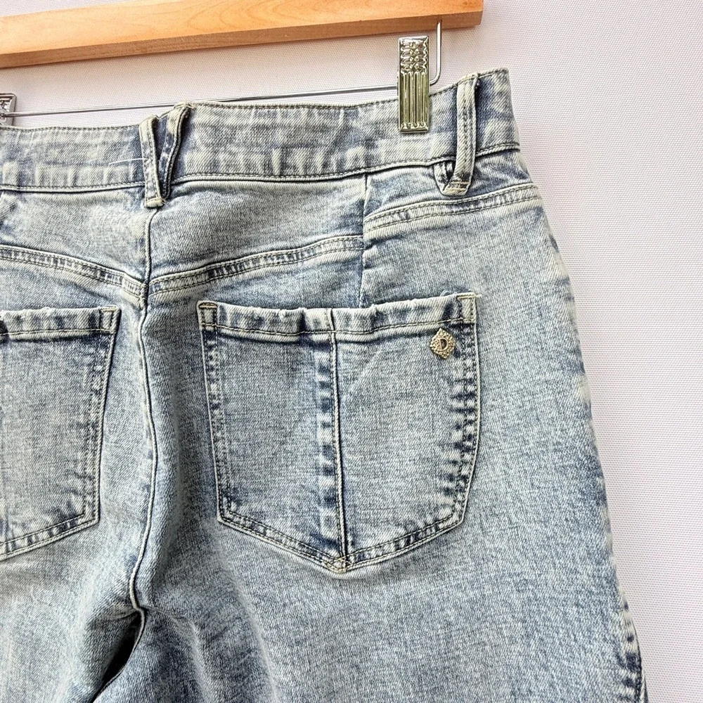 Democracy Light Wash Wide Leg Jeans - Picture 6 of 9
